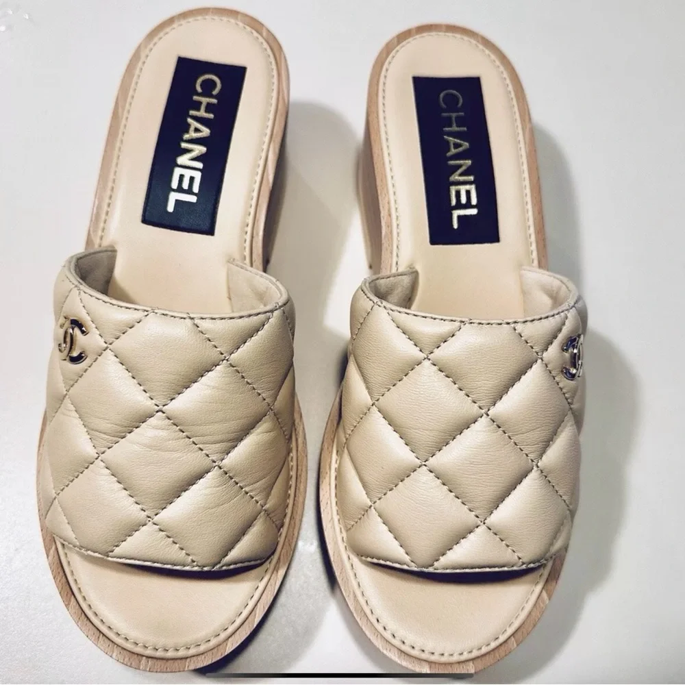 CHANEL BEIGE LEATHER WEDGE MULE SANDALS SZ 3️⃣8️⃣  EXCELLENT CONDITION. FULL SET